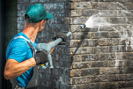 3 reasons to keep up with your commercial building washing needs